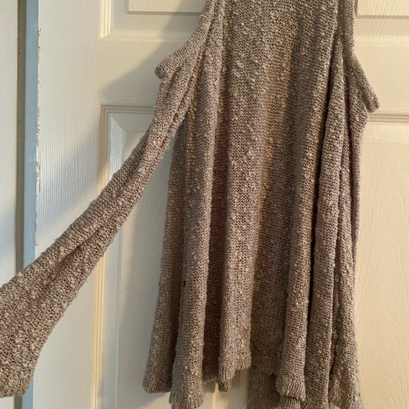 She and Sky Cold Shoulder Sweater with open back size Medium - Picture 3 of 3